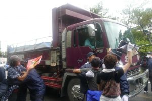 「土人」と罵られた作家・目取真俊さんが語る沖縄ヘリパッド問題(2) 「本土」でやらないことを沖縄でやっている(写真3枚) 新聞うずみ火 栗原佳子