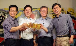 ＜特集韓国大統領選＞「2強」文在寅、安哲秀両陣営の対立が激化 安氏が有利(図画5点)