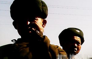 <北朝鮮写真報告>見よぐったりの虚弱兵士の数々 空腹は核・ミサイル開発のせい? 派手な軍事パレードは宣伝目的( 写真4枚)