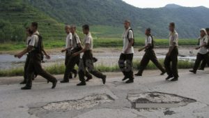 ＜北朝鮮内部＞巡航ミサイル攻撃怖れ非常訓練も物資・食糧不足で混乱　古タイヤで陣地防御 栄養失調の兵士も増加