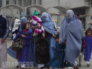 <特選アーカイブ>アフガニスタン~公開処刑された女性を追って(9)タリバンは巨大な悪なのか 写真4枚【玉本英子】