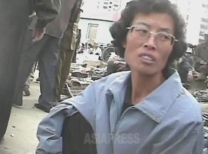 <北朝鮮女性インタビュー>1 「政府? 信じる人はもういませんよ」 金正恩氏を「あの人」と呼ぶ庶民 (写真3枚)