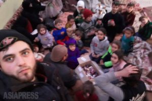 <シリア>政府軍によるダマスカス郊外 東ゴータへの攻撃 (3)シェルター生活の子どもたち 電気も水もなく一日一食(写真4枚+地図)