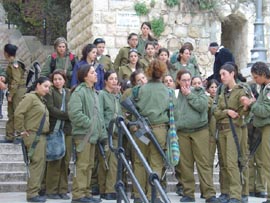 メラとアミット 引き裂かれた若者たち  (古居みずえ)