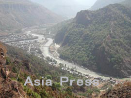 ベニ襲撃を取材する マオイストが先行きを賭けた戦闘(2)