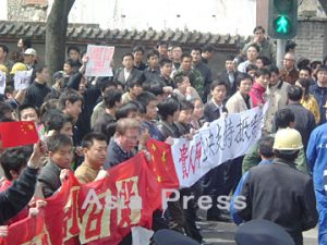 反日デモ寄稿・テレビ画面の外の北京で 加峯尋