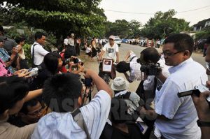 <ビルマ(ミャンマー)>ビルマ現地からの報告(21) <スーチー氏解放を待つ支持者たち>