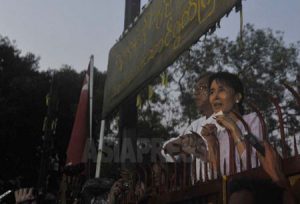 <ビルマ(ミャンマー)>ビルマ現地からの報告(23)  スーチー氏解放に2000人の支持者集まる