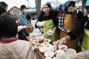 <ミャンマー・日本>在日ミャンマー人グループが石巻市で震災ボランティア