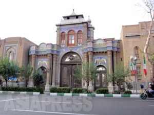 <イラン> 警察長官、イラン人歌手の地下活動に警告