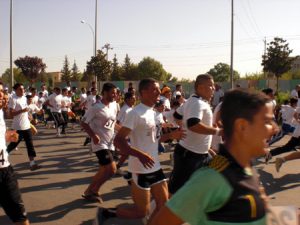 <イラク>平和と非暴力のためのマラソン大会開催