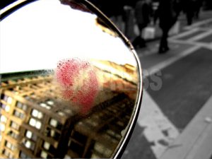 ニューヨーク写真報告＜秒写＞1 「バックミラーの口づけ」