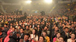 韓国芸術団の平壌公演　秘密警察が観客の人選・歓声まで徹底統制　そのからくりとは？