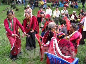 ネパール～ロルパの女性が踊る 【小倉清子】