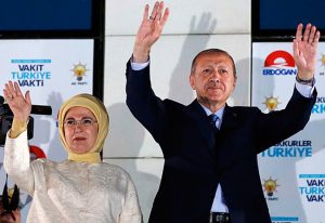 <トルコ>ルポ・イスラム女性のスカーフ着用問題(1) 世俗主義と信仰のはざまで (写真4枚)
