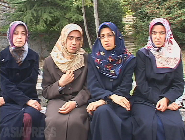 トルコ＞ルポ・イスラム女性のスカーフ着用問題 (2) 大学の禁止