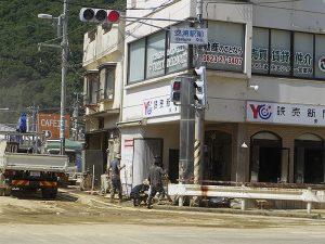 <西日本豪雨の傷跡>愛媛・広島 被災現場をゆく(1) 「どこまで水が上がるかわからず、生きた心地がしなかった」