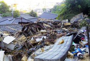 <西日本豪雨の傷跡>愛媛・広島 被災現場をゆく(2) 土砂崩れで陸の孤島に