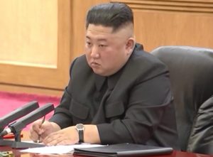 ＜金正恩氏＞訪中時の「屈辱のメモ取り場面」　中国では反復放送　北の放送ではカット