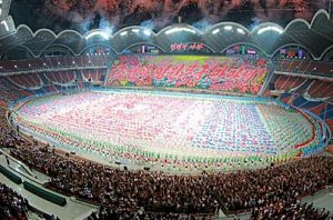 ＜北朝鮮＞中断されたマスゲームを習主席訪朝時に臨時復活か　住民「今、それどころではないのに」