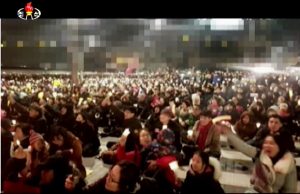 【写真特集】北朝鮮テレビが韓国デモをモザイクかけ放送 高層ビルなど消す