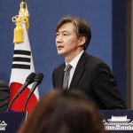 攻勢強める韓国検察　チョ・グク法相の娘を事情聴取　妻の公訴状には「娘の進学のため偽造」と明記