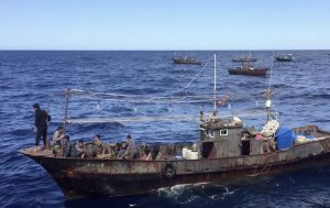 沈没した北朝鮮漁船の正体は何か？　金正恩氏の命令に翻弄される漁民たち