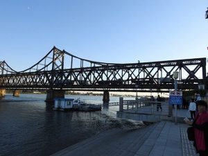 ＜北朝鮮＞ついに我慢の限界？　中国からの輸入を一部再開　コロナで国境封鎖後2カ月ぶり