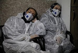 <イラン>コロナで混乱 感染者迫害、死者埋葬に抗議行動も 感染・死者数が1週で50%増(写真3枚)