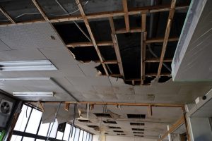 大阪守口市のアスベスト除去工事の現場で何が? 調査ミスに続き法令違反、不適正作業まで…