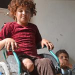 ＜シリア・ラッカ＞米軍の砲撃で足切断の少女「家族が殺されたのは『しかたない』の？」（写真12枚）