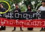 ＜ミャンマー＞久保田さん拘束事件の真相（2） 軍政のヤラセ撮影だったデモ参加写真　「横断幕持てと言われた」　当局がネットに流布