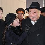 ＜北朝鮮緊急インタビュー＞ 娘「ジュエ」観覧の軍事パレード、住民はどう見たか？　 「あの子が後継者？ そう考える人はいない」
