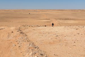 西サハラに続く道を走る サハラーウィ難民キャンプで国際マラソン大会(写真7枚・地図)