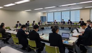 アスベスト切断・破砕時の「湿潤」見直しへ 集じん機付き電動工具で不要に 専門家から「実質的な規制緩和」と批判も
