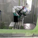 アスベストの切断規制“実質緩和”で労働者らばく露増か　「濃度低くなる分析法」採用でも高濃度飛散