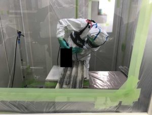 アスベストの切断規制“実質緩和”で労働者らばく露増か 「濃度低くなる分析法」採用でも高濃度飛散