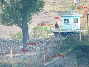 <北朝鮮内部>農場現地からの最新報告(5) 超望遠レンズで撮影した農村の今-下 紛争地なみの厳戒国境…警備の目的は何か?(写真10枚)