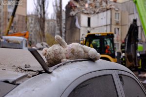 <ウクライナ現地報告>南部オデーサの集合住宅に自爆ドローン「シャヘド」、住民12人が死亡(映像、写真10枚、地図)