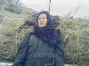 <北朝鮮内部調査>衝撃の実態…生死の境界に立つ老人たちは今 (1) 落穂ひろいや物乞いで暮らす貧困高齢者たち 「年寄りの姿がめっきり減りました」