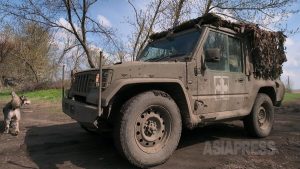 <独自・ウクライナ東部戦線2>有線自爆ドローン攻撃に直面する自衛隊車両、ジャマー効かず(写真15枚)