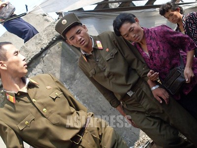 <北朝鮮内部>腹ペコ兵士による犯罪増加で警戒と取り締まり強化を指示 「無断外出の兵士を通報せよ」 親は栄養失調を心配し仕送り