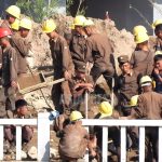 ＜北朝鮮超望遠撮影＞大水害から1年、現地の今の姿は？（1）新築アパート群ずらり…よく見ると早くもタイルの剥落も　堤防工事に男女軍人が大量動員（写真10枚）