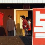 ＜北朝鮮超望遠撮影＞大洪水から1年、現地の今の姿は？（2）夜は明かりが煌々と ベランダにトウモロコシや洗濯物…見える生活の息づかい（写真９枚）