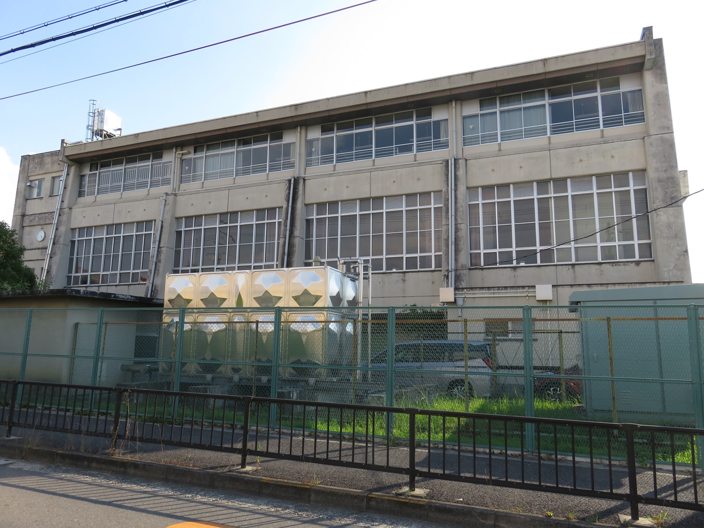 登美 丘 西 小学校