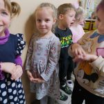 ＜ウクライナ東部・クラマトルスク＞「子どもに学びの場を」 地下シェルターの学童園 （写真20枚）