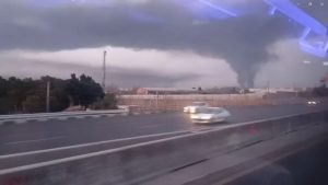 ＜イラン戦争＞退避邦人に聞いた、空爆下のテヘラン