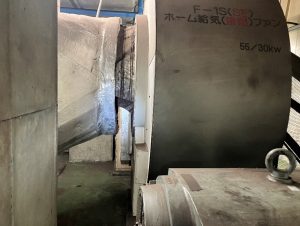 【関連写真】アスベストを高濃度に含む可能性があり「石綿布」とみられる破損箇所など