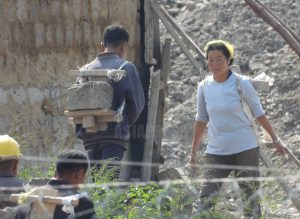 <北朝鮮内部調査>がんじがらめの「女性同盟」(1)動員につぐ動員…工事現場、農作業、道路掃除、都市美化 「月15日以上、1日5~6時間」
