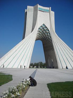 090412_iran_azadi.jpg